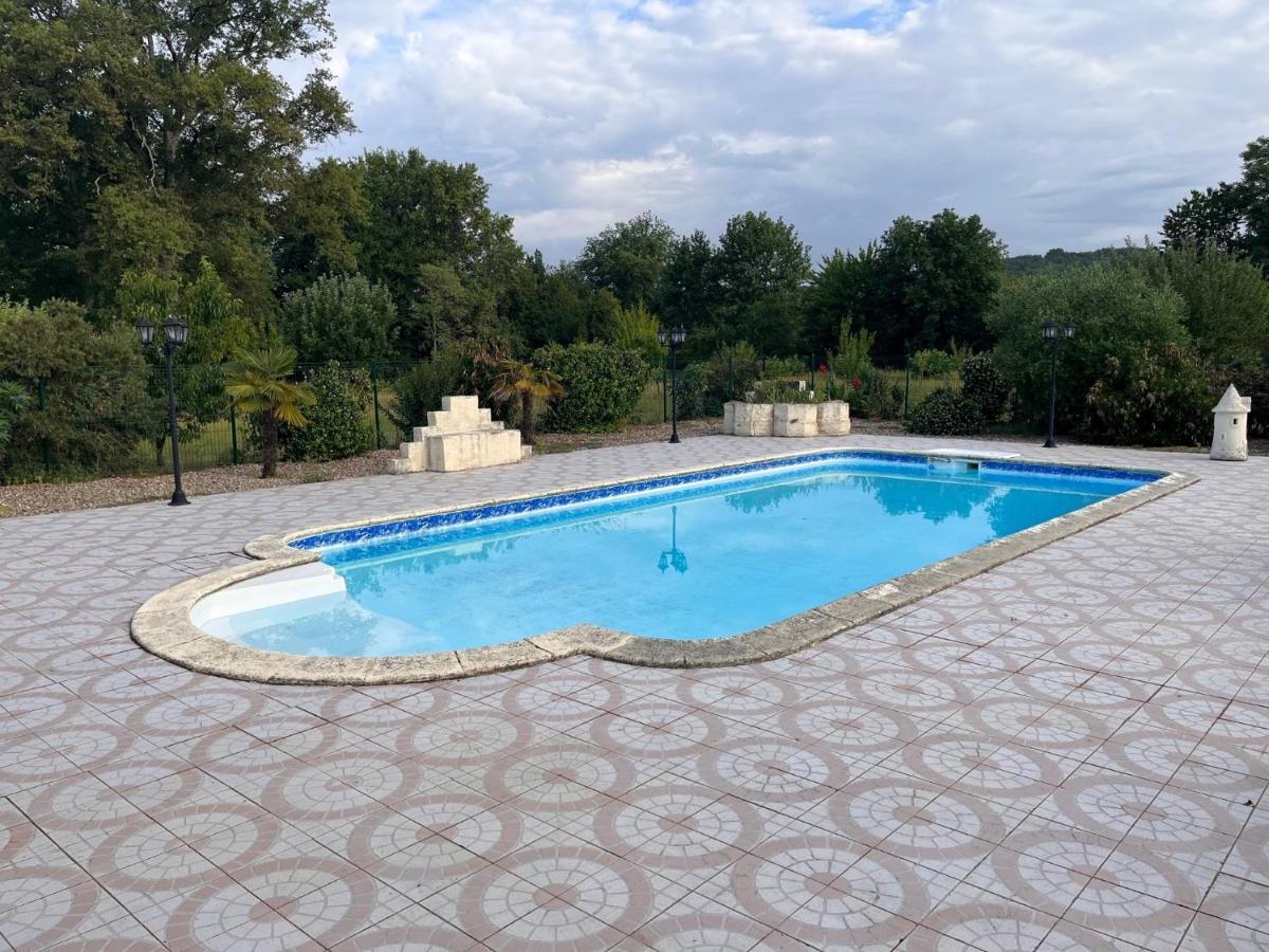 Domaine Clos Et Arbore De 3 Ha Avec Deux Maisons Lamothe-Montravel Exterior foto